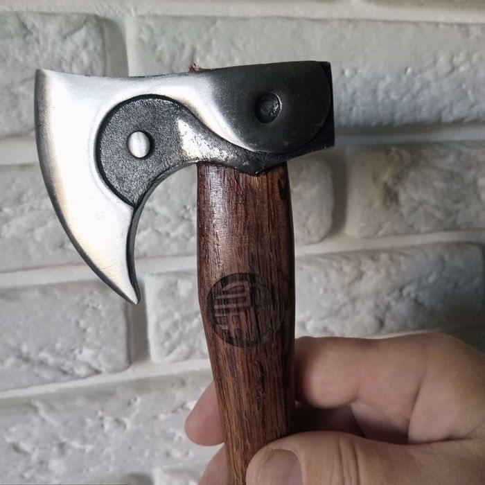 Топорик авторская работа в колекцію