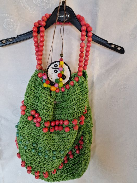 Bolsa em crochet com colar de oferta. Nova.