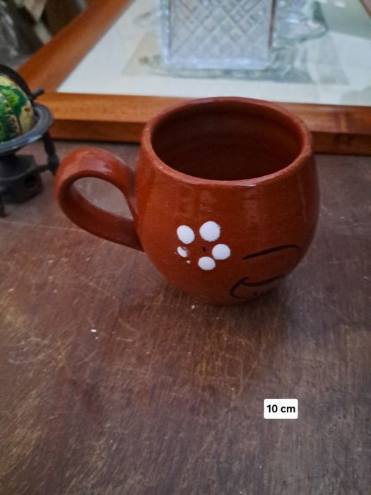 Caneca de barro vintage