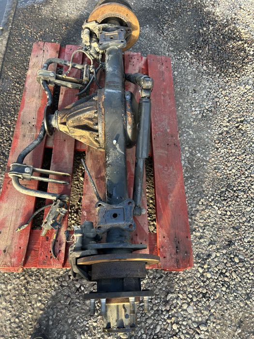 Most tylny do Nisana Cabstar z 2010 r na.  blizniakach