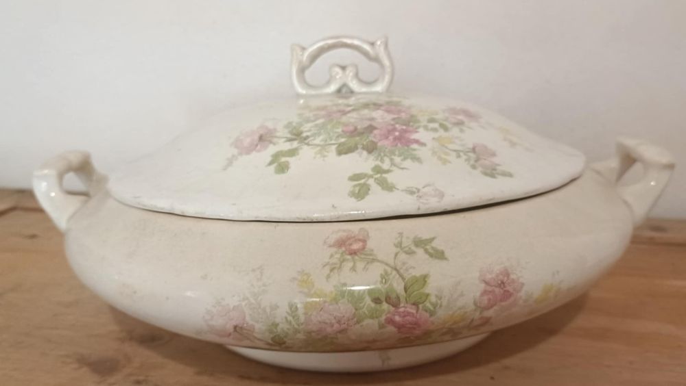 Prato coberto Sacavém não marcado  de 27 cm de asa a asa
Envio at