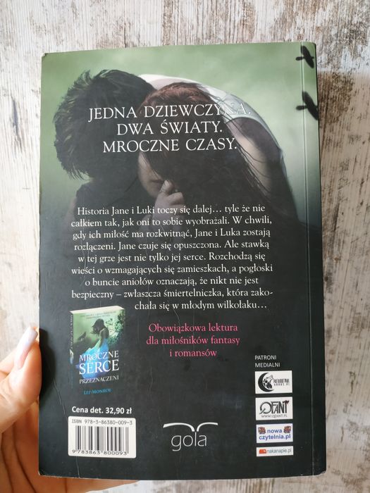 Książka ,,Mroczne serce " Lee Monroe. Stan bardzo dobry/ dobry