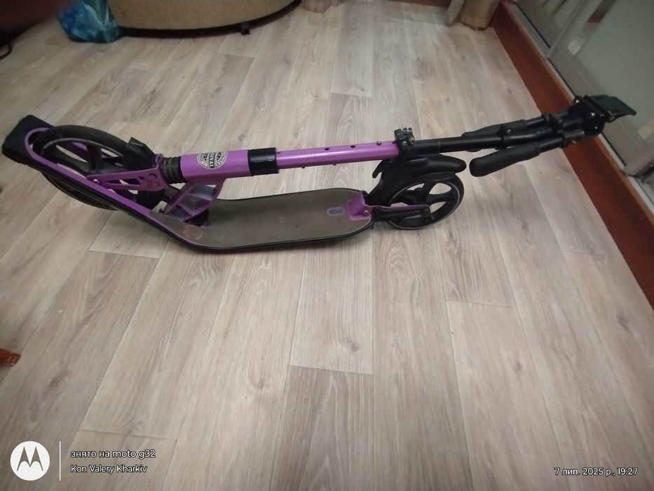 Самокат для дівчинки