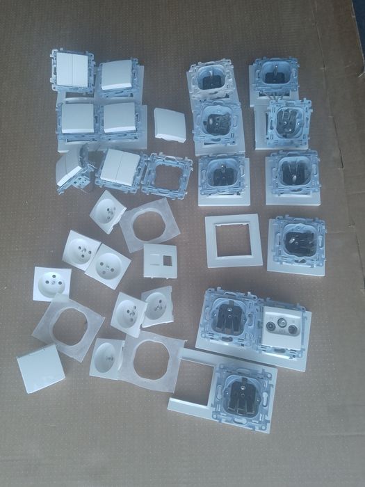 Włączniki gniazdka elektryczne