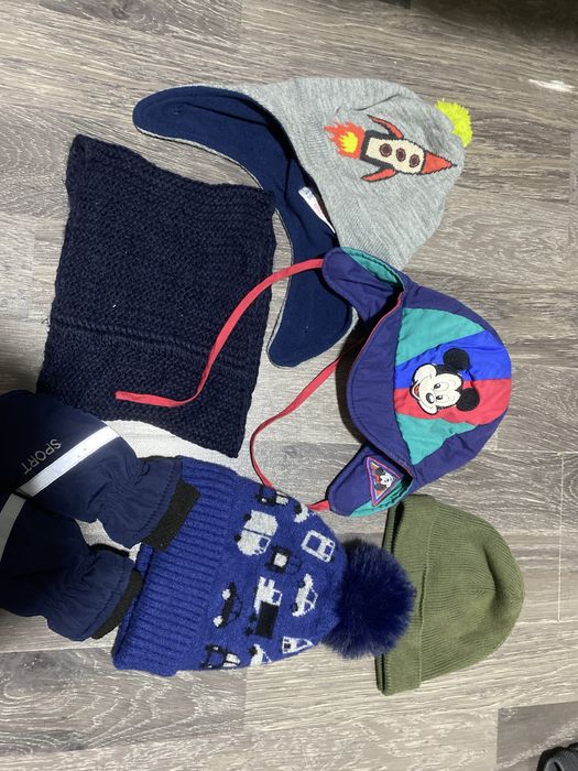 Дитячі від 1 до 5 років : шапка,кепка,хомут,рукавиці (для хлопчика)