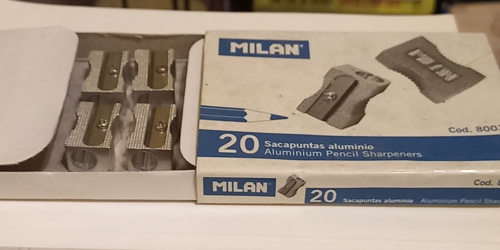 Material escolar, Compasso Staedtler e Afias.