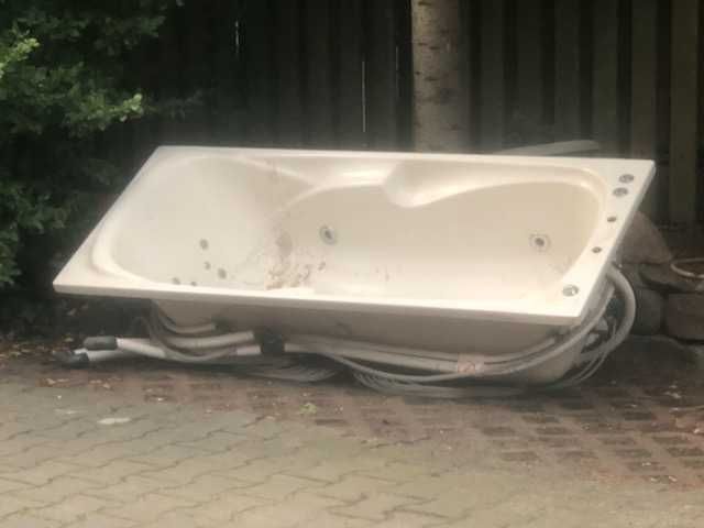 Wanna 160x80 jacuzi z hydromasażem Uszkodzona. Do Naprawy