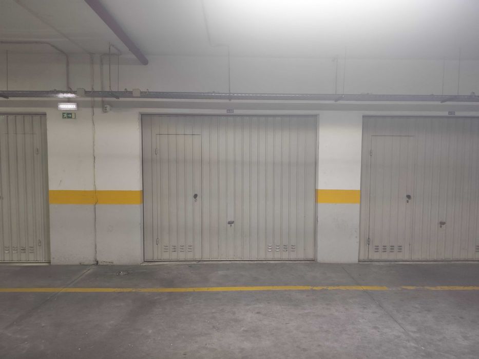 Garagem em condomínio de Massamá