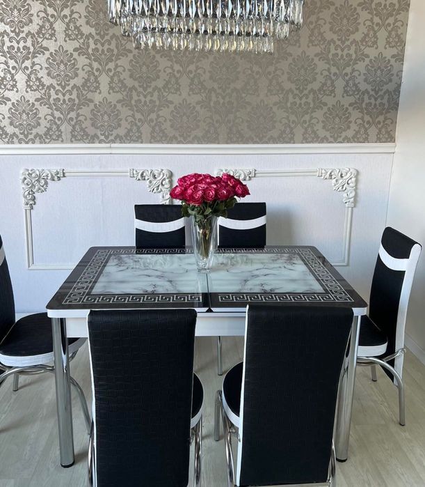 Обеденный кухонный стеклянный стол со стульями Обідній кухонний стіл