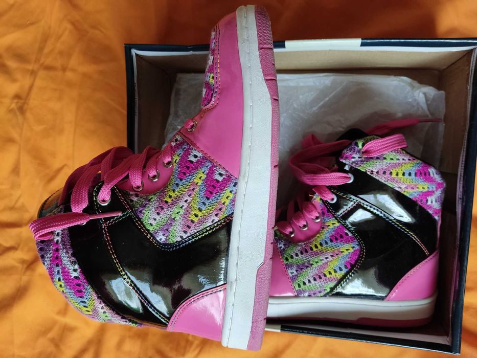 Чобітки молодіжні, дуже гарні і цікаві, розмір 39.