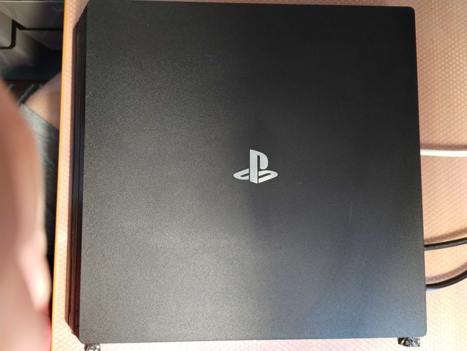 PlayStation 4 Pro 1TB + pad + okablowanie | po serwisie | PTM