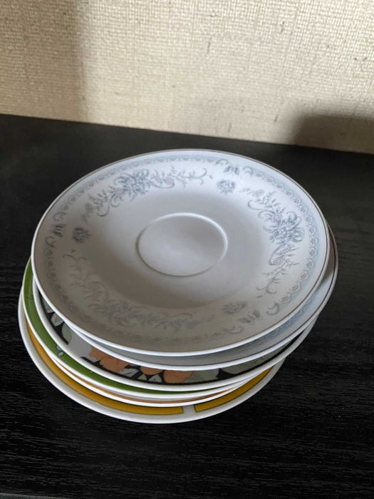 pires branco com flores cinzentas