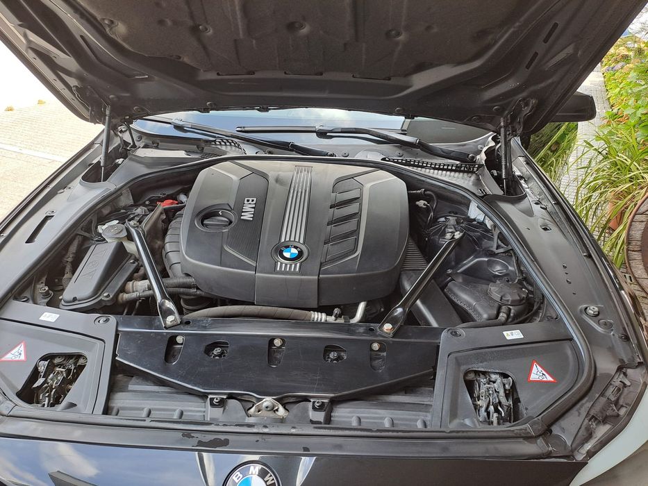 BMW 520d Preta como nova