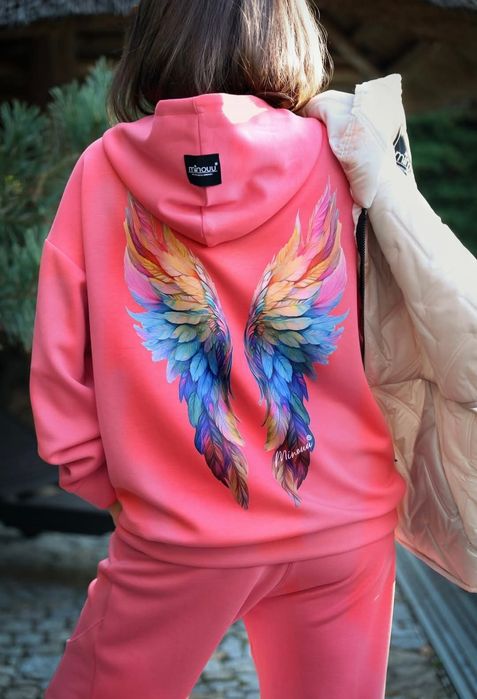 Nowy dres Minouu skrzydła