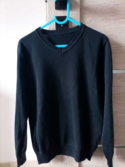 Sweterek czarny chłopięce