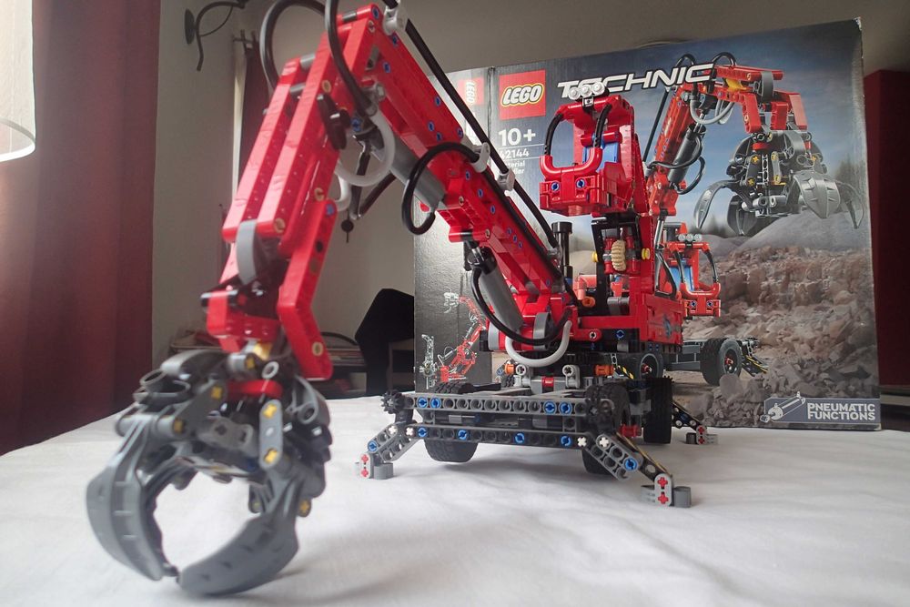 LEGO 42144 Dźwig z chwytakiem 10+