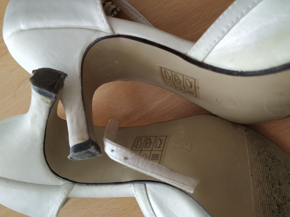 Sapatos brancos cerimônia