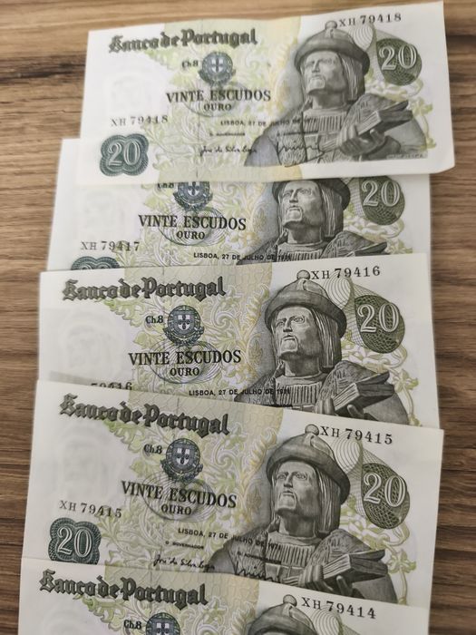 Vendo notas de 20 escudos e de 100 escudos