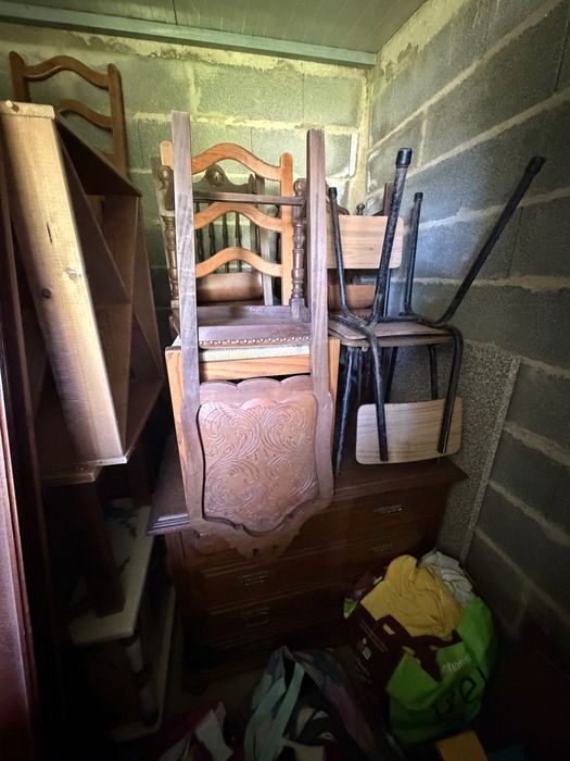 Vendo, sofa, mesa de entrada, cómodas, mesa de cabeceira, cadeiras…