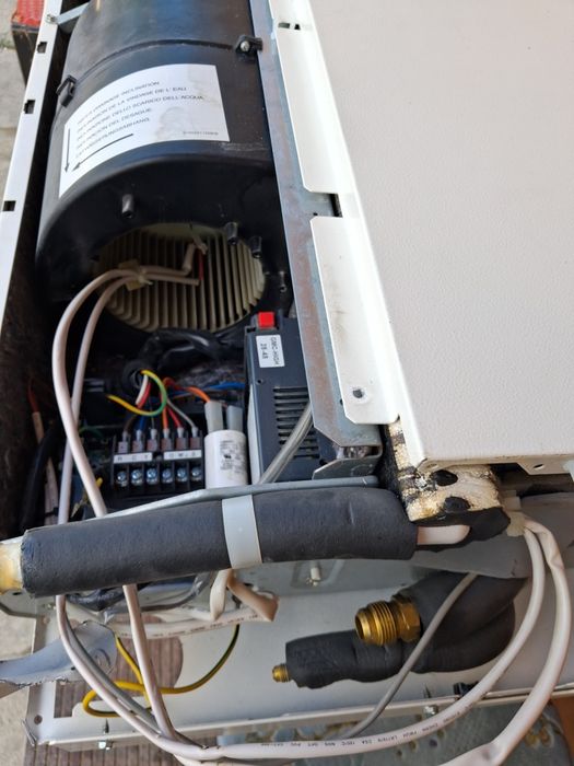 Klimatyzator. Firmy  Carrier 42  V M