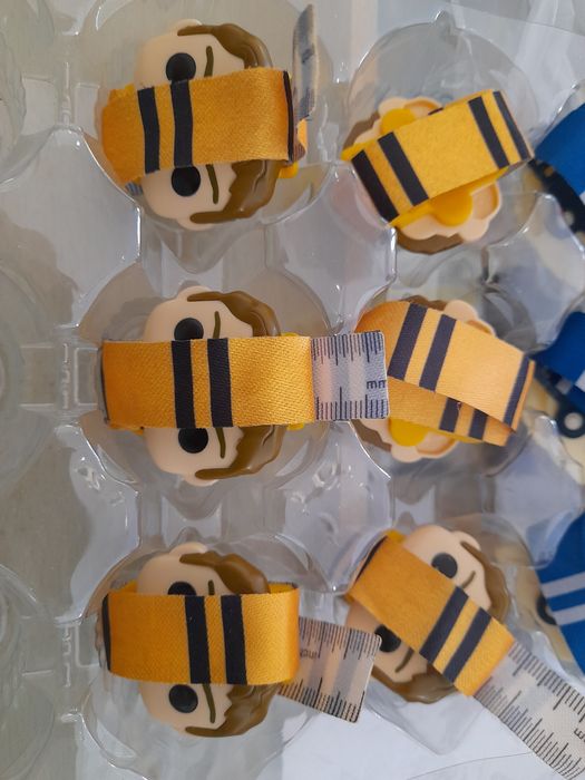 Bonecos DC COMICS Batgirl e Harry Potter Pop Funko kinder Joy