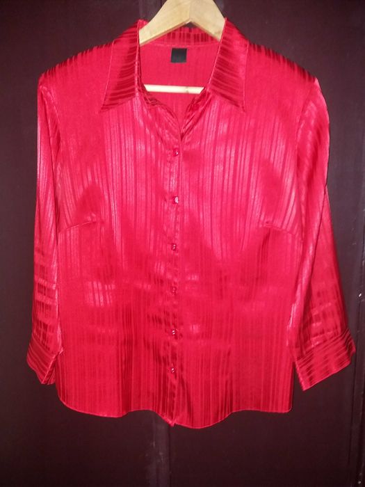 Продам женскую блузку