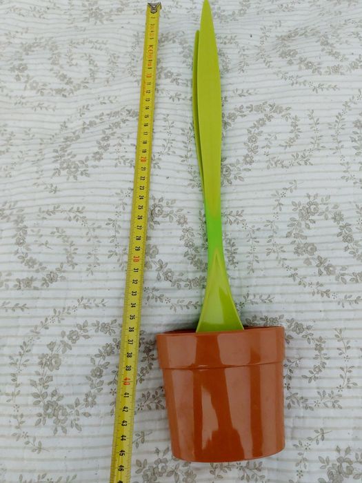 Colheres de salada com  suporte / molheira " Black + Blum " novo