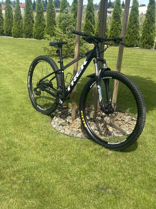 Trek Marlin 5 – czarny, koła 29”