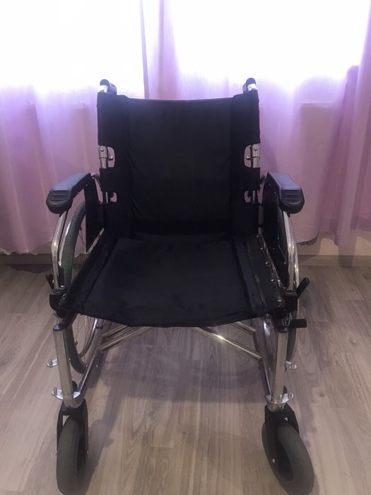 Продам инвалидную коляску,б/у