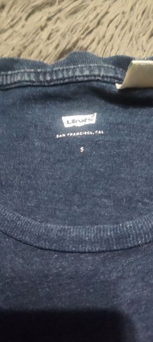 Продам класну чоловічу футболку Levis, розмір S.