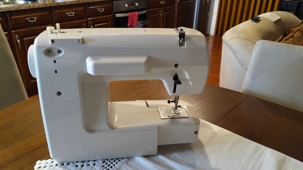 Maquina de Costura AEG