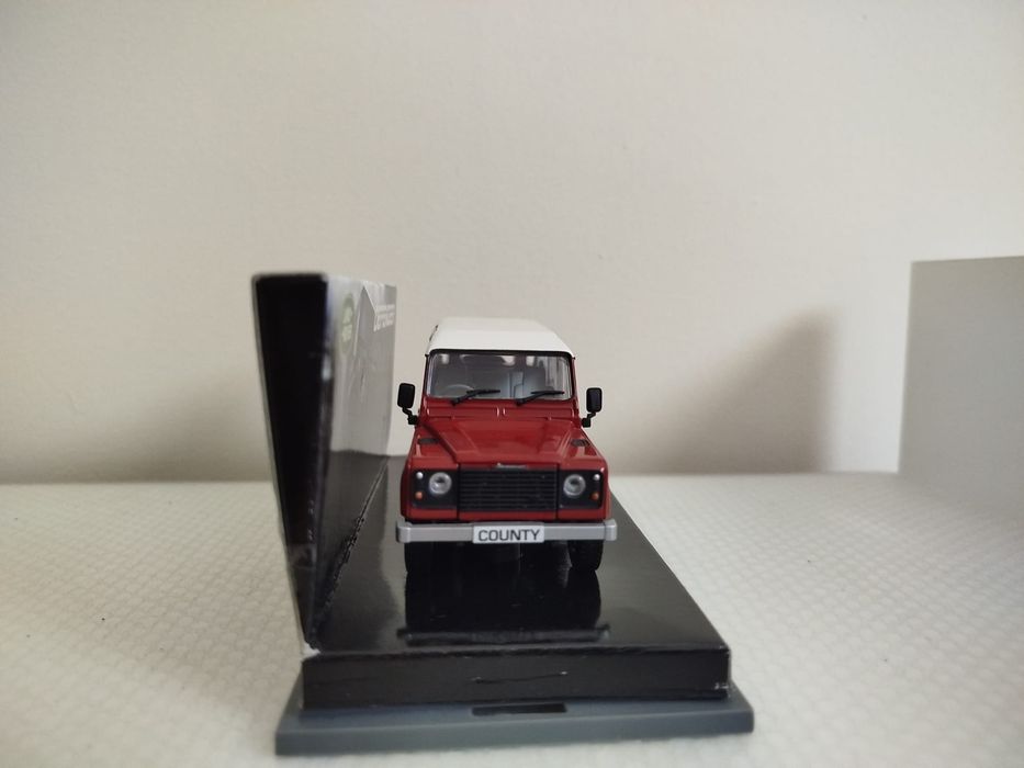 Miniatura Land Rover Defender 110 Nova 1/43