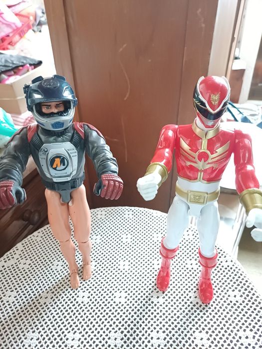 Conjunto de Action Man e Power Ranger