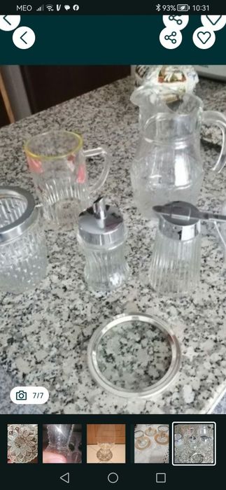 Three-piece tea set with shell-shaped plate.472184007416893444