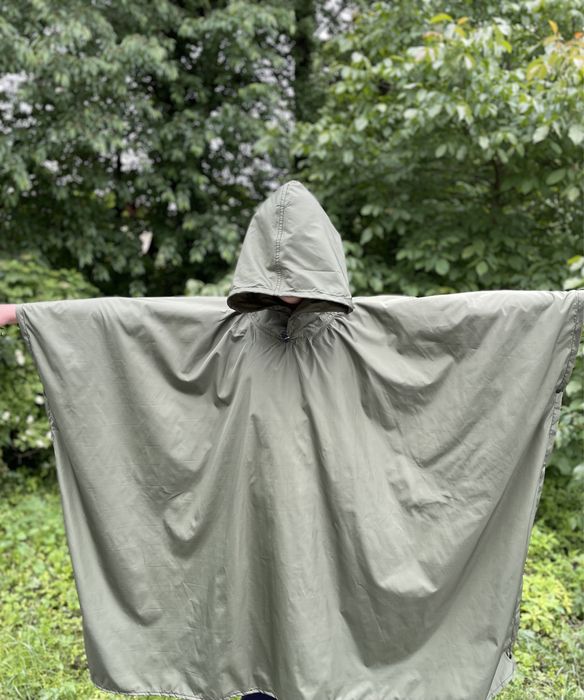 Дощовик пончо хакі.