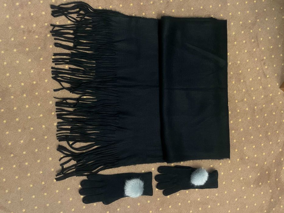 Czarny damski szal z rękawiczkami 230 x 50