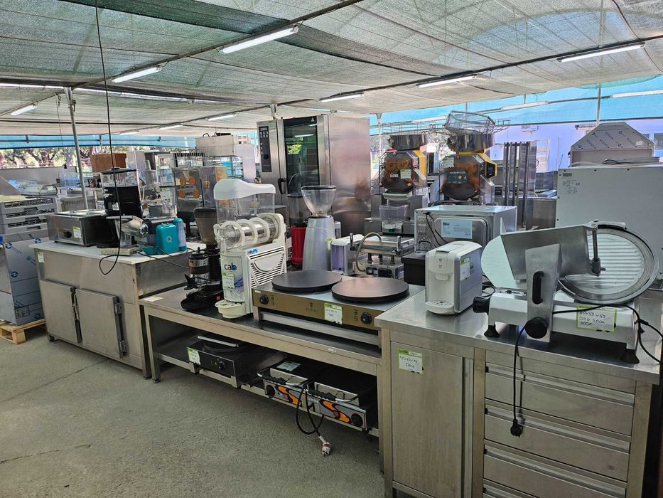 Máquinas de lavar, fritadeiras, grelhadores... Tudo para hotelaria