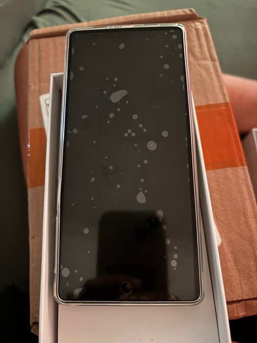 Telemóvel completamente novo