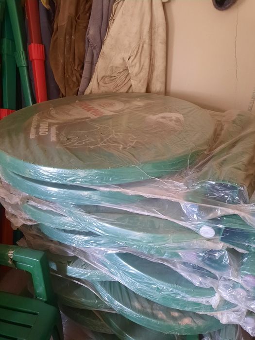 Пластиковий стіл