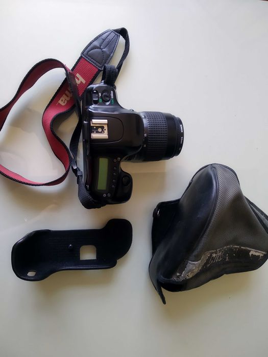 Máquina Fotográfica Nikon N50 com objectiva