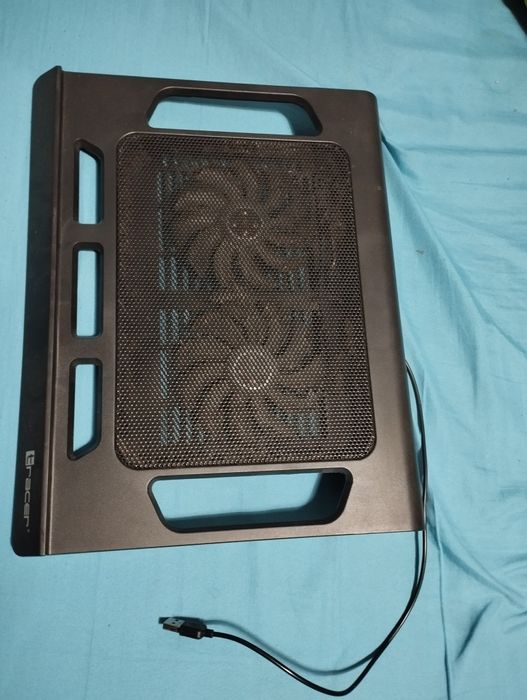 Laptop   Dell + podstawka chłodząca