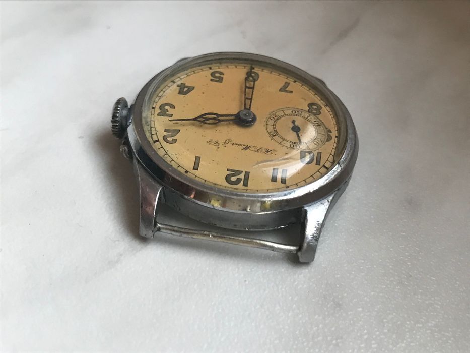 Henry Moser & Cie zegarek wojskowy