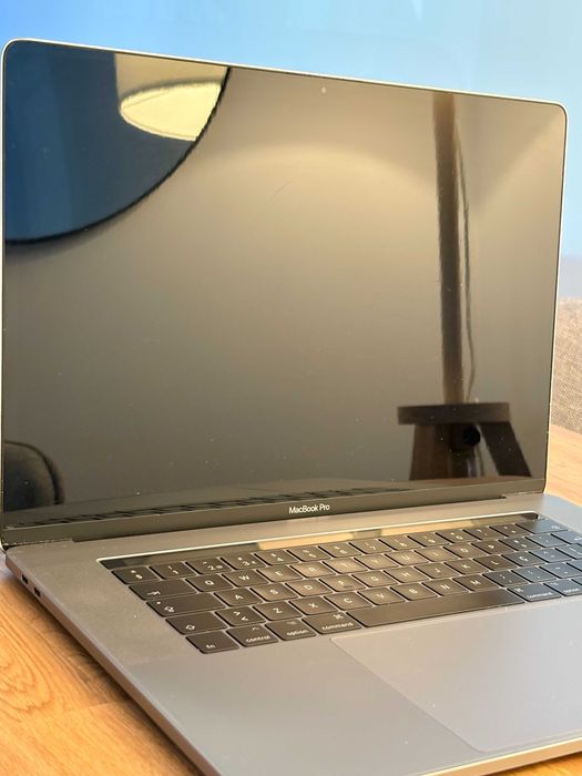MacBook Pro APPLE Cinzento64283894525570124
