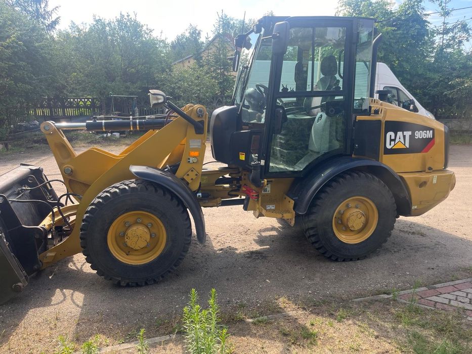 Ładowarka CAT 906M