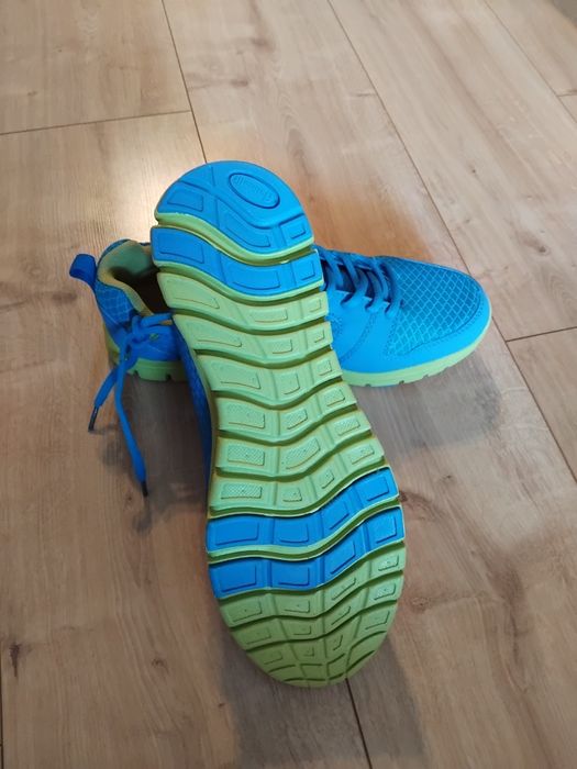 Nowe Buty sportowe rozmiar  41