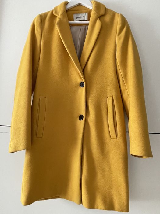 Żółty płaszcz S Stradivarius