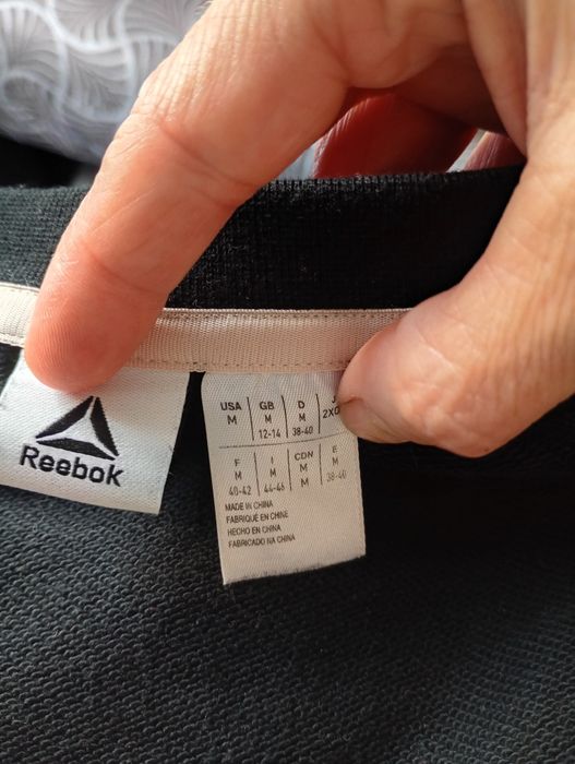 Czarny sweter męski.Reebok