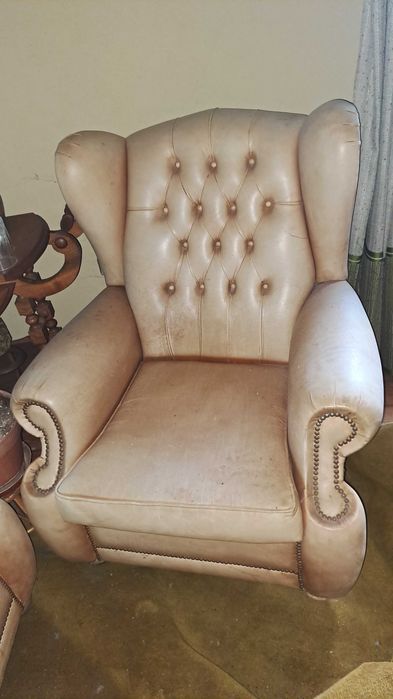 Conjunto de sofás em pele