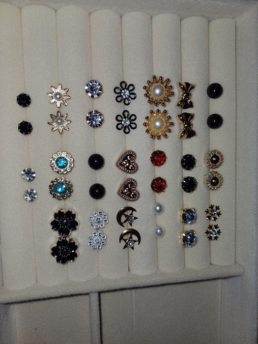 Brincos. Cada par 1€. Novos 
Novos.