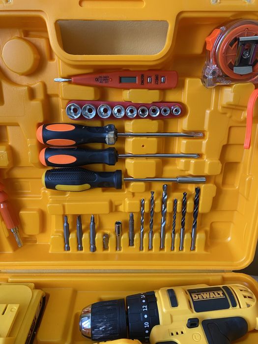Шуруповерт DeWalt dcd771